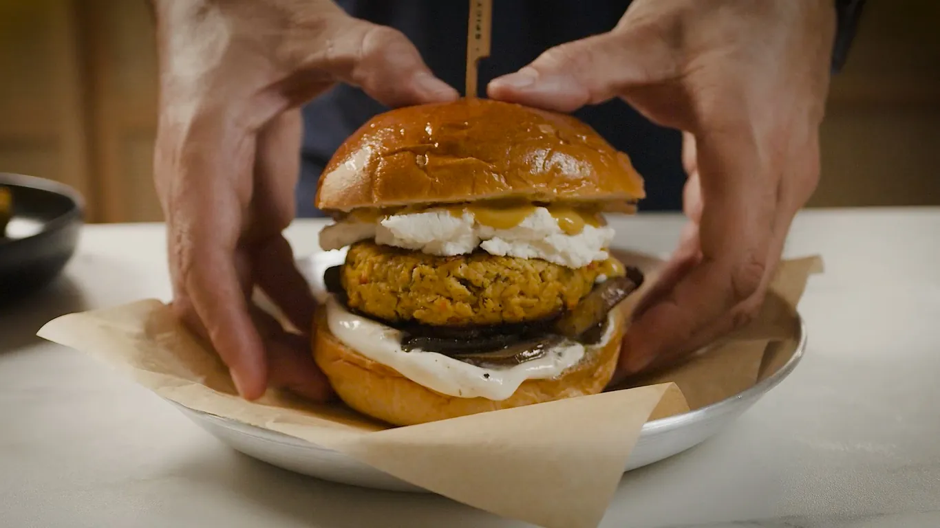 Epic Burger with “Elaiopoulaki” Chicken Burger Aggelakis